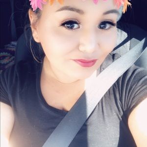 Meet your Posher, Cassandra